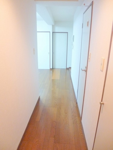 クランツ高井戸のその他|玄関からリビングへ