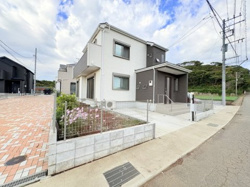 ～海・山・畑と3拍子揃った自然と共生できる街並み～　初声町三戸中古戸建ての画像