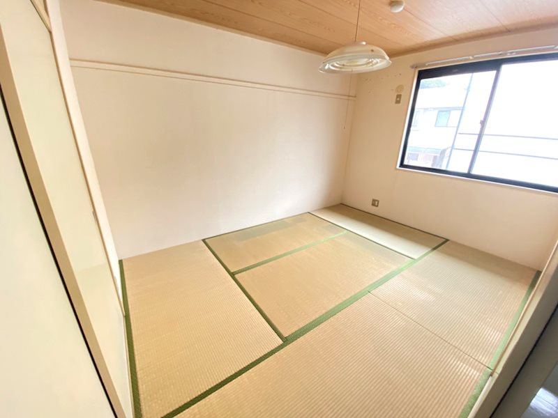 サンガーデン須磨 A棟の和室|明るい和室です