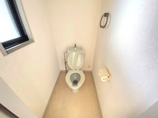 サンガーデン須磨 A棟のトイレ|ゆったりとした空間のトイレです