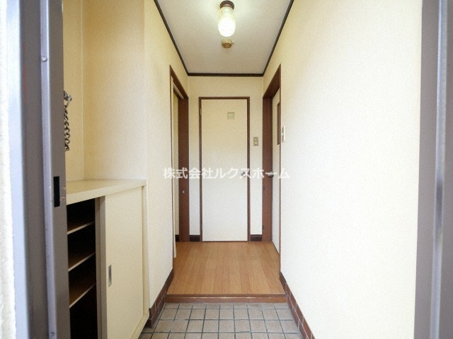 エルムマンションの玄関