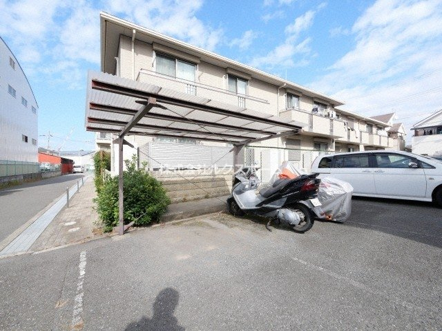 エルムマンションの駐車場