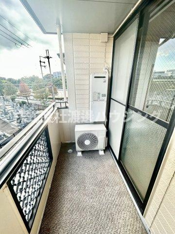 スカイコート待兼山A棟のバルコニー