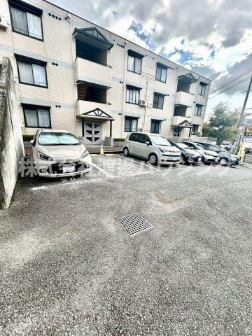 スカイコート待兼山A棟の駐車場