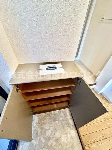 スカイコート待兼山A棟の収納|下駄箱付き
