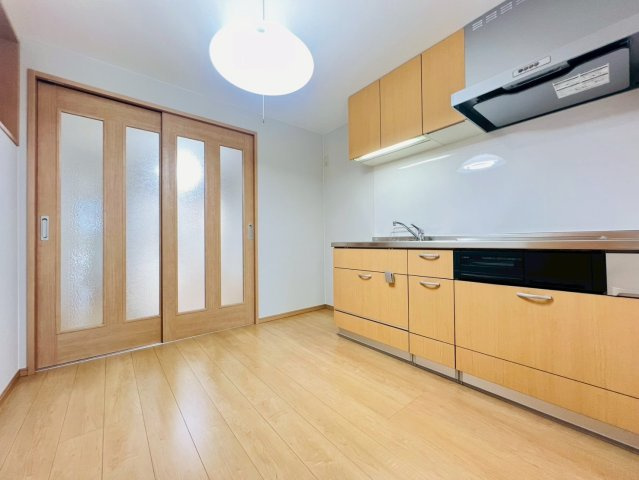 枝吉1丁目連棟戸建（北）の居間・リビング