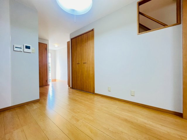 枝吉1丁目連棟戸建（北）の居間・リビング