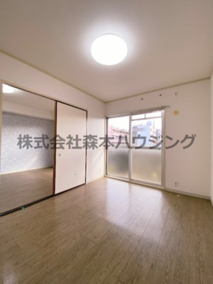 【洋室】 | 　フェルザ住道 | 明るい洋室です