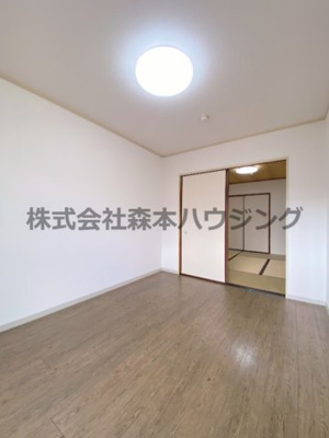 【洋室】 | 　フェルザ住道 | 広々とした洋室です