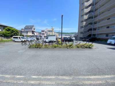 【駐車場】 | 　フェルザ住道 | 駐車場に車を止められます
