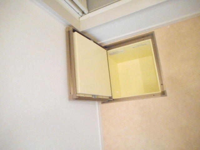 上野毛森の家のその他|床下収納（トイレ、洗面所、キッチン）