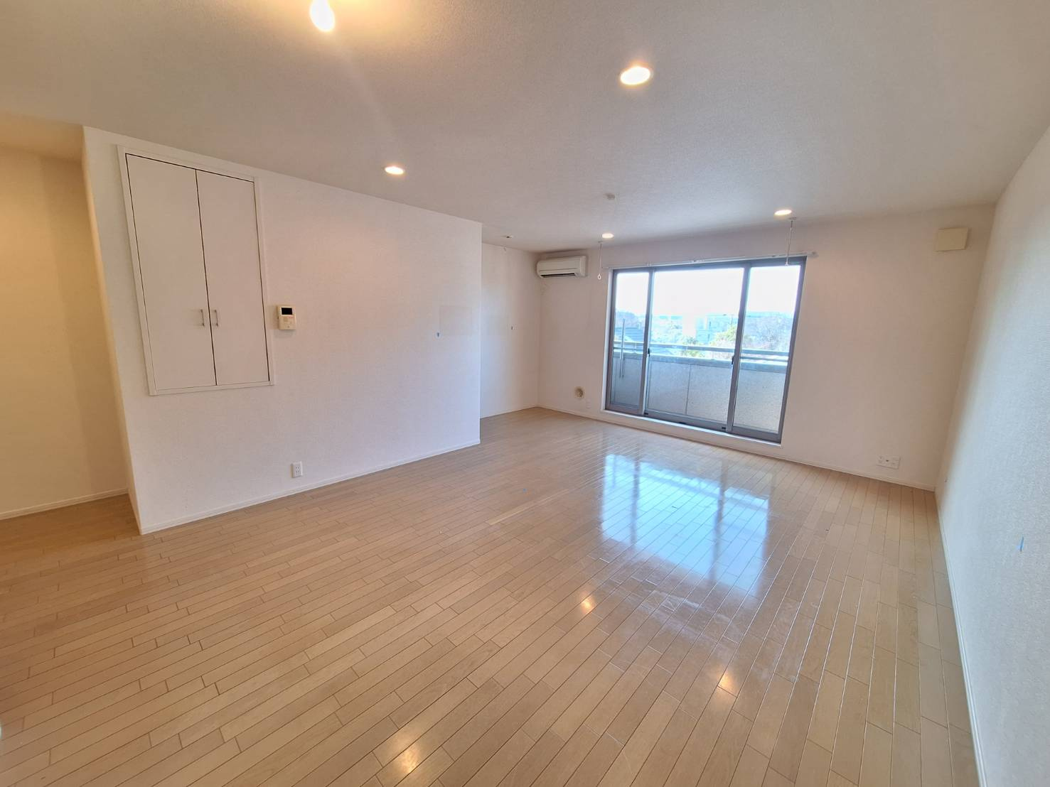 上野毛森の家の居間・リビング|日当たり良好・広々としたリビング