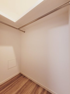 【収納】 | エクセレントシティ蘇我　 | ウォークインクローゼット。取り出しやすいのはもちろん、毎日のお洋服選びが楽しくなりますね