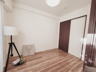 【洋室】 | エクセレントシティ蘇我　 | 通風、陽当り良好！窓を開けると、爽やかな風が通ります
