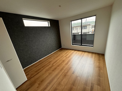 【洋室】 | 守山区桔梗平2期全2棟【吉根小　吉根中】 | 撮影
社長の村田です！
自らプレイヤーとして営業しています
長年の経験と実績から皆様により良いマイホーム購入のご提案をいたします。
住宅ローンの不安や購入後の不安等何でもご相談ください。