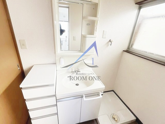 雨宮ハイツの洗面所|独立洗面台です。