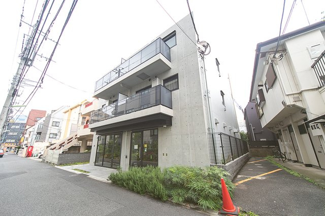 アヴニール三軒茶屋の外観|きれいな外観です