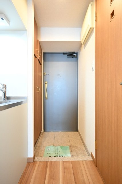 ルーブル高円寺伍番館の玄関|収納もある玄関です