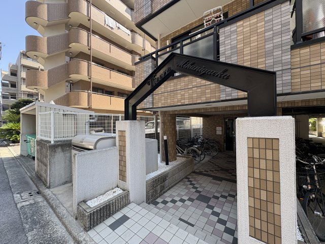 ヴィーブル三国ヶ丘のエントランス