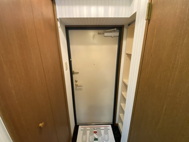 ヴィーブル三国ヶ丘の玄関