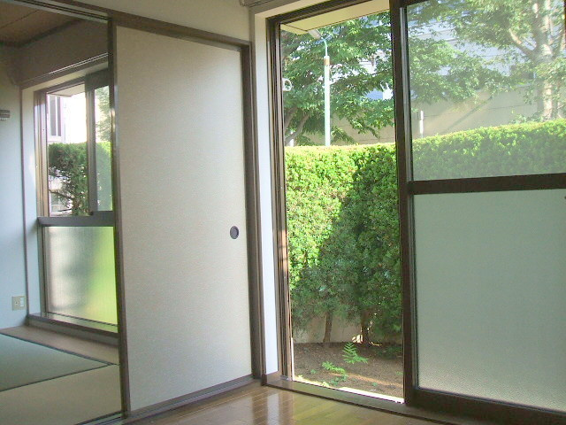 プレザンスコートの居間・リビング