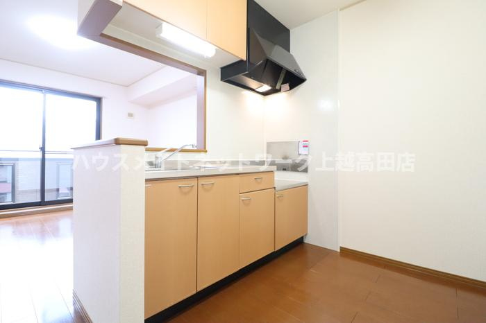 ロイヤルパレス春日山のキッチン|対面式キッチン