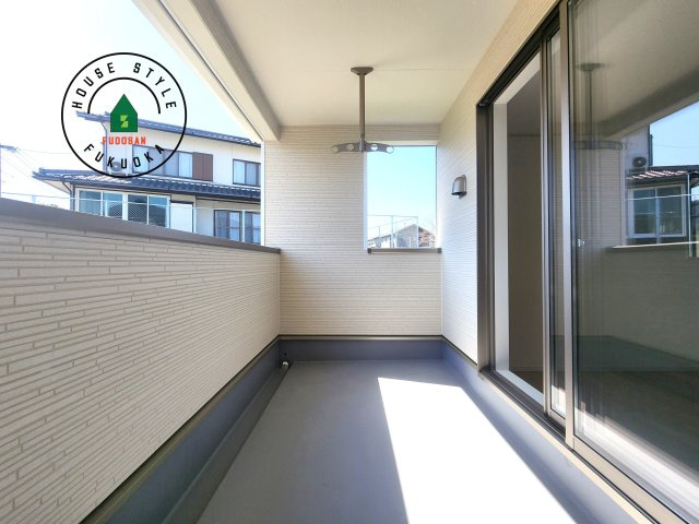 糟屋郡須恵町新原第5-3棟（1号棟）のバルコニー|バルコニーに自分のこだわりをもたせる。120％自由自在のバルコニー。もちろんお洗濯物を干す、ゴミを一時保管するなどもおまかせください。バルコニーを多目的スペースとして考えてみましょう。