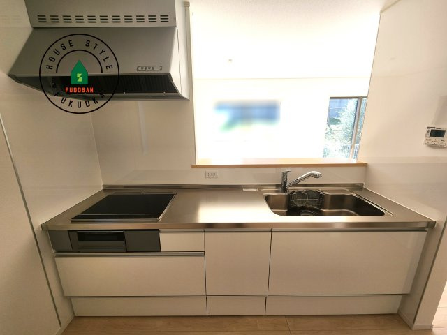 糟屋郡須恵町新原第5-3棟（1号棟）のキッチン|忙しい朝でも家族揃って食事をしたいゆとりあるダイニングスペース。