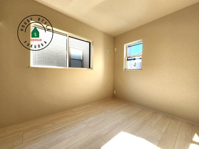 福岡市西区小戸3丁目第1-3棟（3号棟）　の内観：施工例|柔らかい陽光が差し込む明るいお部屋を演出する設計。彩光の取れる窓が気持ちの良いお部屋を創り上げます。