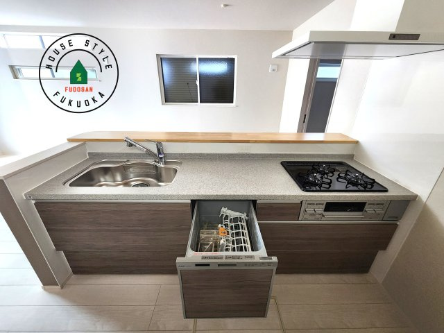 福岡市西区小戸3丁目第1-3棟（3号棟）　のキッチン|ご家族を近くに感じられる対面キッチンのLDK。会話もはずみそうですね。