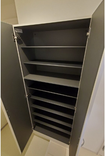 リブリ・三軒茶屋の玄関