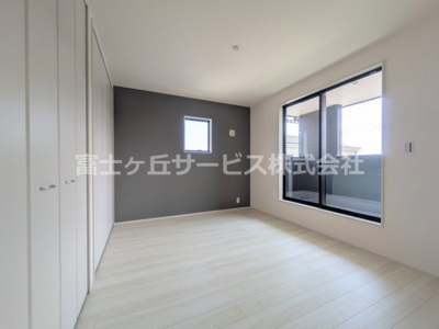 【寝室】 | 富士宮市宮原 5期 新築一戸建て 1号棟 | 使い勝手のいい寝室です