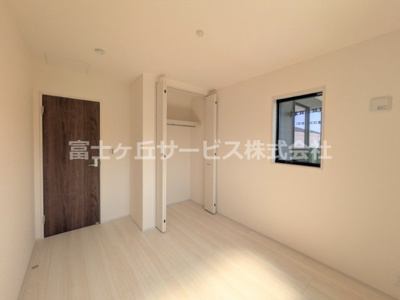 【洋室】 | 富士宮市宮原 5期 新築一戸建て 1号棟 | 寝室横の洋室です