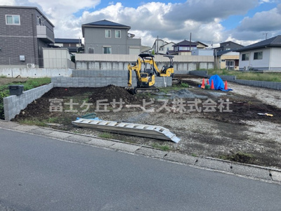 【外観】 | 富士宮市宮原 5期 新築一戸建て 2号棟 | 現在建築中の外観画像です。ご内覧は同じメーカーの完成物件へご案内いたしますので、いつでもご相談ください！