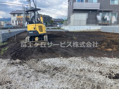 【外観】 | 富士宮市宮原 5期 新築一戸建て 3号棟 | 現在建築中の外観画像です。ご内覧は同じメーカーの完成物件へご案内いたしますので、いつでもご相談ください！