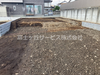 【外観】 | 富士宮市宮原 5期 新築一戸建て 4号棟 | 現在建築中の外観画像です。ご内覧は同じメーカーの完成物件へご案内いたしますので、いつでもご相談ください！