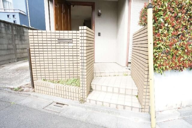 等々力戸建のエントランス