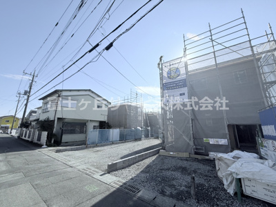 【外観】 | 富士宮市宝町 新築一戸建て 1号棟 | 現在建築中の外観画像です。ご内覧は同じメーカーの完成物件へご案内いたしますので、いつでもご相談ください！