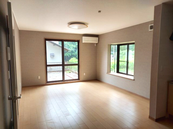 売中古戸建　静岡市葵区北の居間・リビング|リフォーム済みできれいなリビング！
