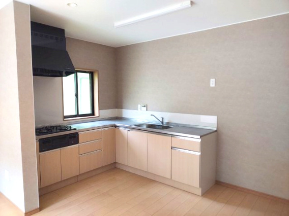 売中古戸建　静岡市葵区北のキッチン|使いやすいL字型キッチン！
