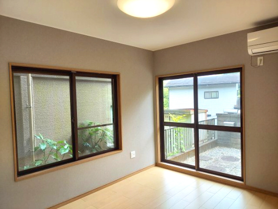 売中古戸建　静岡市葵区北の洋室|全居室二面採光で明るく、風通しも良好です！