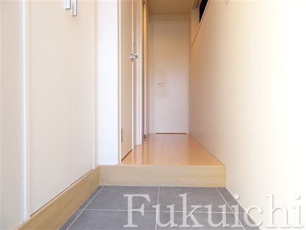 Nemo柿の木坂の玄関