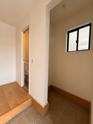 【玄関】 | Terrechez尾張旭市平子町2期全1棟【仲介手数料無料　城山小　旭中】 | LINEから簡単お問合せ可能！
友達検索で@nqk7328tです！。