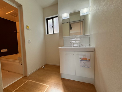 【独立洗面台】 | Terrechez尾張旭市平子町2期全1棟【仲介手数料無料　城山小　旭中】 | LINEから簡単お問合せ可能！
友達検索で@nqk7328tです！。