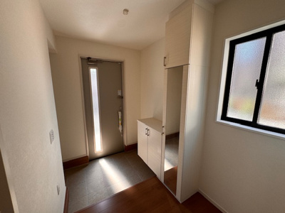 【玄関】 | Terrechez瀬戸市平町１期【仲介手数料無料　郊範小　南山中】 | 今すぐのご案内可能です！→  0120-336-922　までお気軽にお問い合わせください。