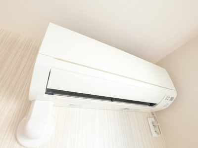 リビングにエアコン１基完備