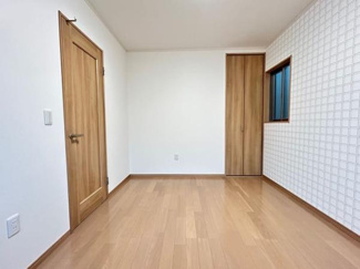 【洋室】 | 2階洋室6帖(南西側)