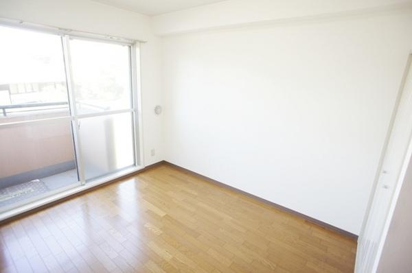 エストゥディオ瀬田の洋室