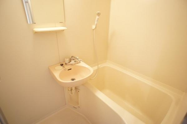 エストゥディオ瀬田の浴室