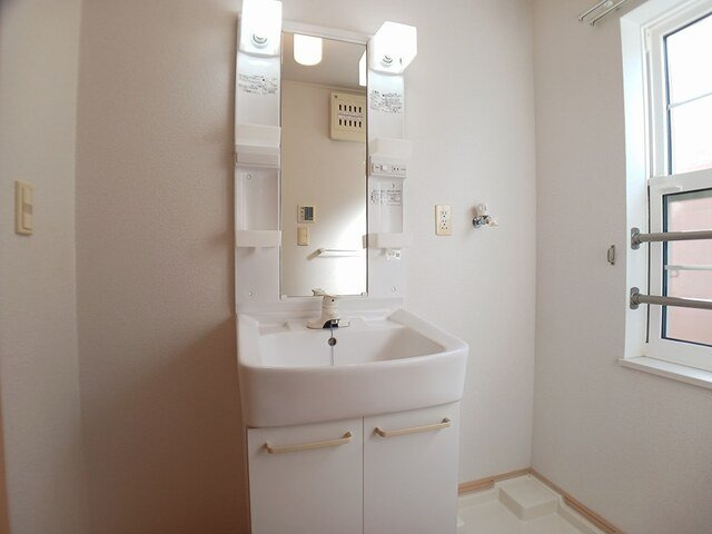 リヴァンスＢの洗面所|忙しい朝には欠かせない洗面所です